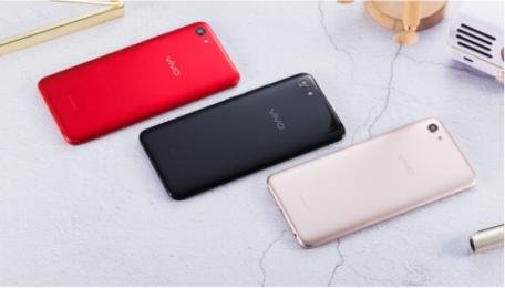 vivo Y81s圖賞：全新全面屏＋AI攝影，顏值與實力兼?zhèn)?/></p><p>vivo Y81s采用先進的八核12納米制程芯片，輔以3GB RAM+ 64GB ROM 組合，最高支持256G存儲卡擴展。此外，它還搭載 3260mAh 大容量電池，基于低功耗芯片和系統(tǒng)層面 <a href=