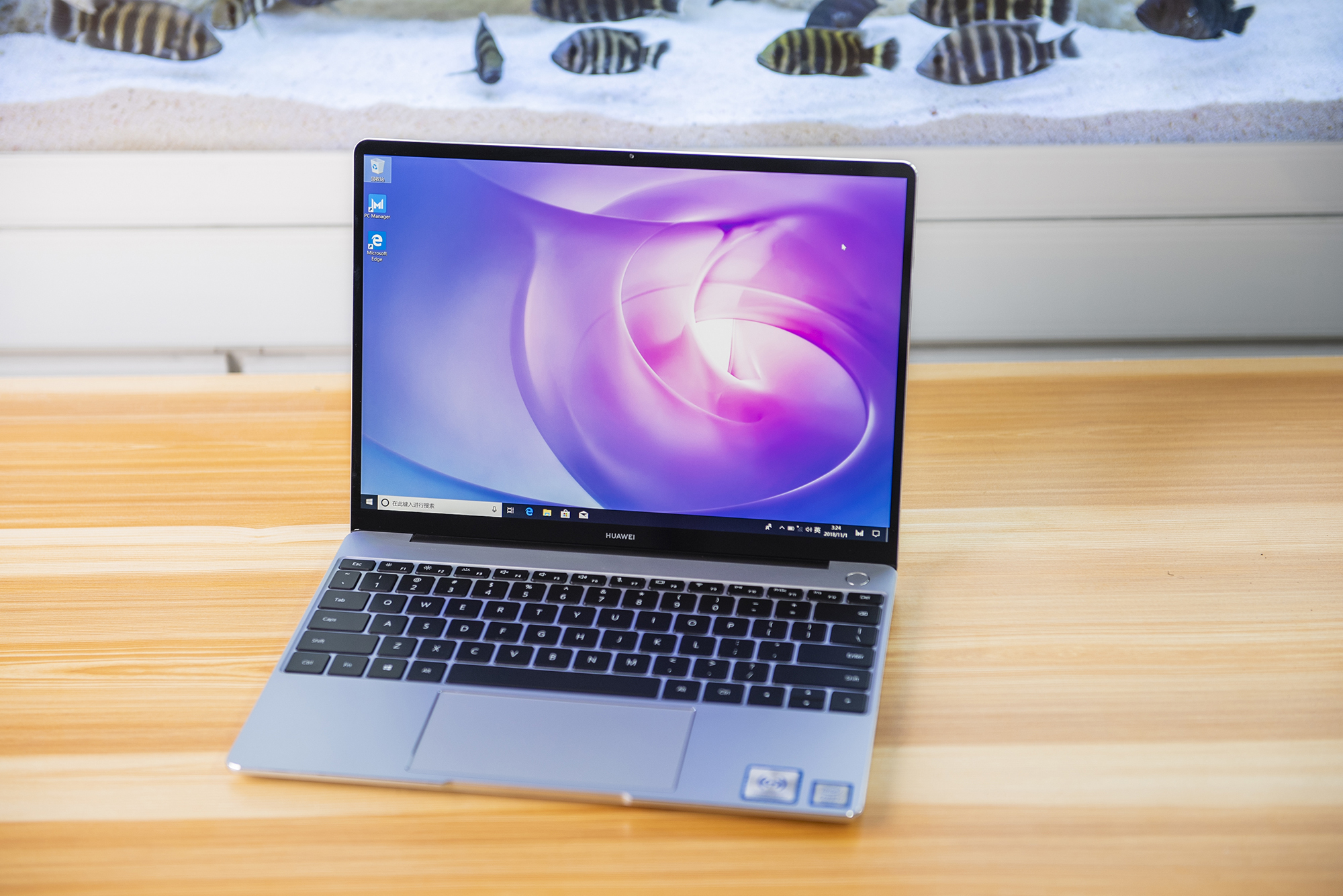 何需妥協(xié)MacBook Air？HUAWEI MateBook 13：您身邊的優(yōu)質(zhì)全面屏輕快本