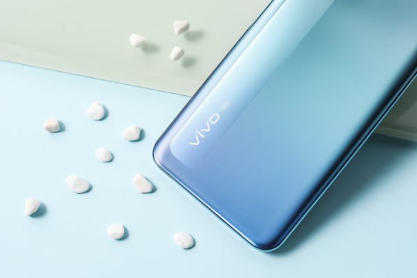 vivo Y70s迎來冷萃銀新配色，7月28日正式上市