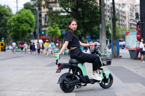 愛瑪新品驚呆全行業(yè)：不用考駕照就能騎上街的長里程電動車！