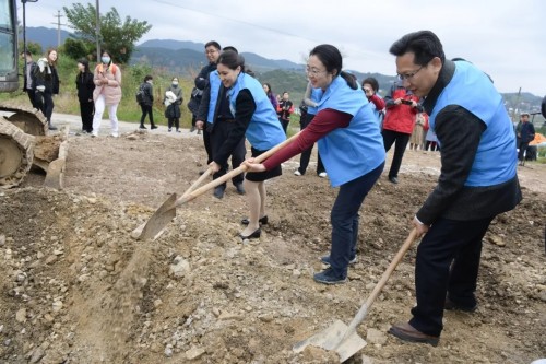 四季沐歌攜手婦基會(huì)走進(jìn)貴州丹寨，暖心公益助力脫貧攻堅(jiān)