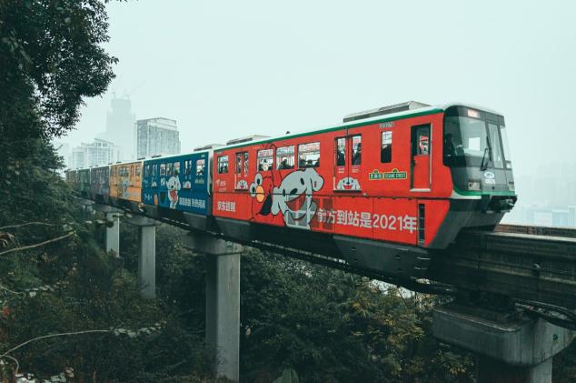 京東吉祥物JOY與芝麻街人物在獨家視頻中首次同框，新的一年祝您“芝麻開門”，收獲更多驚喜！