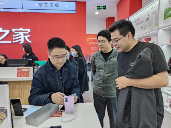 蘇寧、國美、京東之家門店排隊(duì)搶購 OPPO Find X3系列首銷火爆