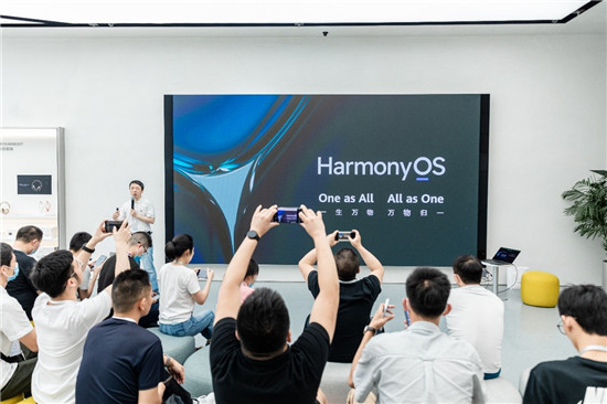 做客華為成都旗艦店，探索你不知道的HarmonyOS 2