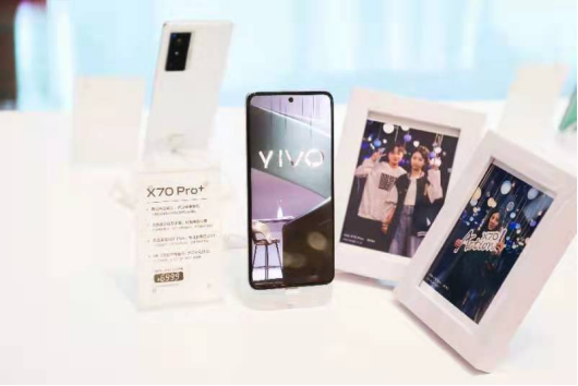 沈陽十一新景點(diǎn)，vivo X70系列首銷路演燃爆全場(chǎng)