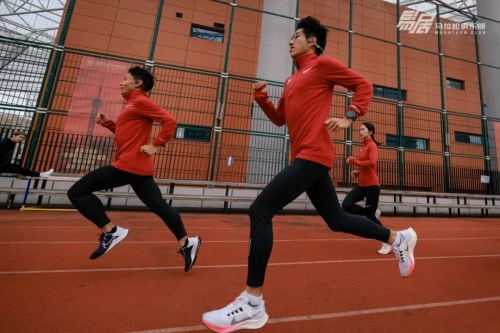 王牌對王牌，韶音運動耳機成為易居馬拉松俱樂部官方指定耳機