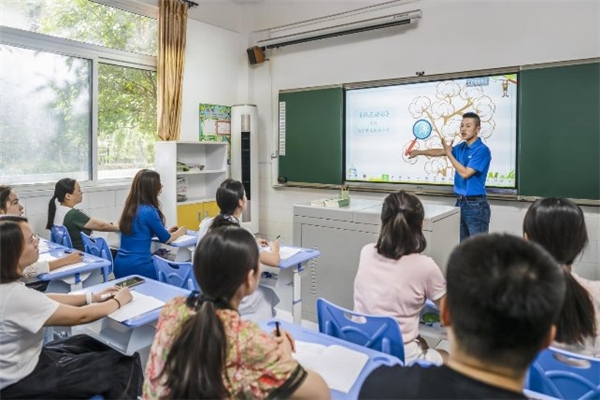 希沃服務(wù)，用心守護(hù)熱愛教育的每一個你