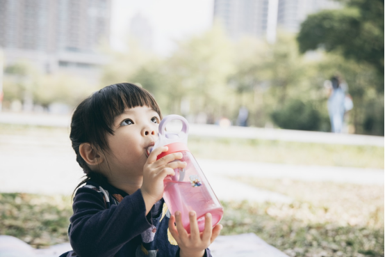 要補水，更要補營養(yǎng)——育兒專家蔣競雄解讀兒童飲水的健康密碼