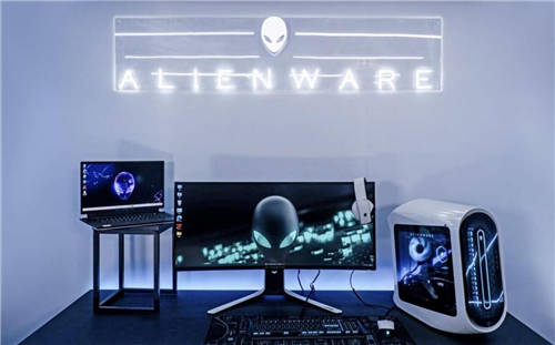 斗魚直播間，管澤元與ALIENWARE一同“開戰(zhàn)”