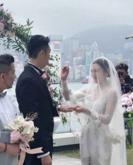 江若琳結(jié)婚，DR鉆戒見證美好愛情