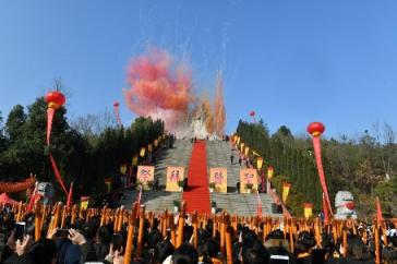 我有幸現(xiàn)場參與張仲景誕辰日盛典，祭拜醫(yī)圣祈福健康！