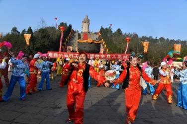 我有幸現(xiàn)場參與張仲景誕辰日盛典，祭拜醫(yī)圣祈福健康！