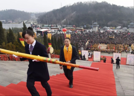 我有幸現(xiàn)場參與張仲景誕辰日盛典，祭拜醫(yī)圣祈福健康！