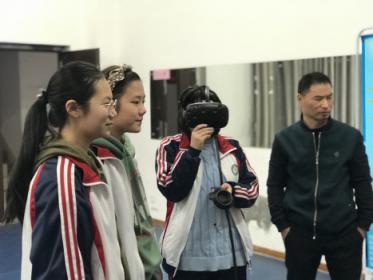 “VR/AR科普進(jìn)校園”系列活動(dòng)來到南昌市第十九中學(xué)