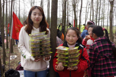 踏春郊游，五香居為留守兒童送上美食和關(guān)愛