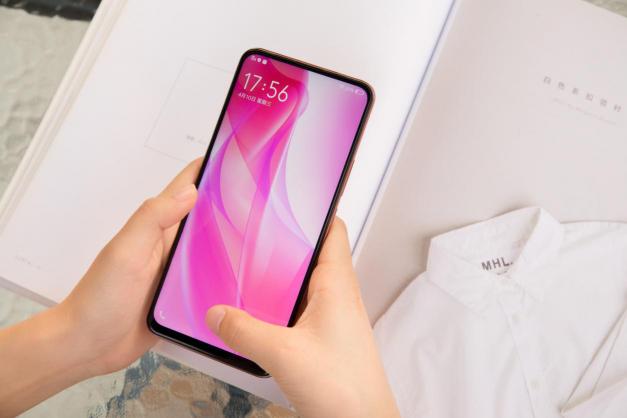 vivo S1寵愛粉強(qiáng)勢來襲，超強(qiáng)自拍發(fā)現(xiàn)更美的你