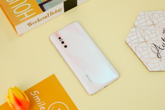 從此和挖孔屏說再見，vivo X27帶你領(lǐng)略真全面屏的魅力！