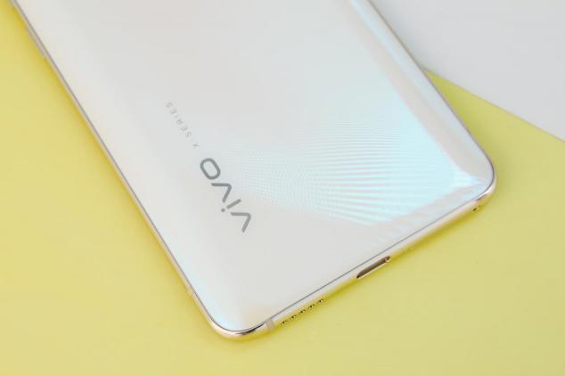 從此和挖孔屏說再見，vivo X27帶你領(lǐng)略真全面屏的魅力！