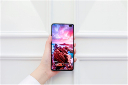 三星Galaxy S10系列銷(xiāo)量攀升不是沒(méi)有原因 其競(jìng)爭(zhēng)力完全不輸華為