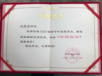 是時(shí)候表演真正的技術(shù)了！蘇寧“車神”用叉車挑起礦泉水瓶