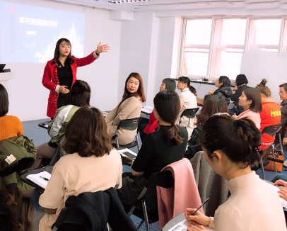 托育早教研究院專注于人才培養(yǎng)，提升從業(yè)者水平，解決就業(yè)問題