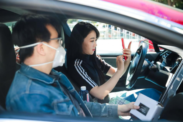 520“花椒浪漫專車”免費搭乘ING，香車美女不止心動