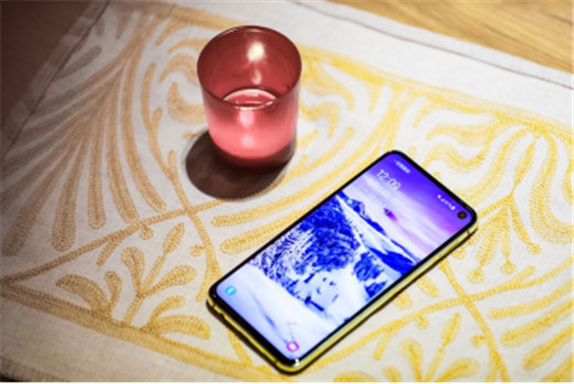在三星Galaxy S10系列面前，屏幕是華為最大的痛