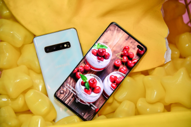 超值！三星Galaxy S10系列1000元換新補(bǔ)貼、24期免息等你來(lái)?yè)?/></p><p><strong>性能全面升級(jí)</strong><strong>旗艦魅力盡顯</strong></p><p>不止屏幕顏值高、拍照出色，三星Galaxy S10系列在性能方面也堪稱頂級(jí)。三款機(jī)型均搭載了新一代7nm驍龍855處理器和人工智能引擎，整體<a href=