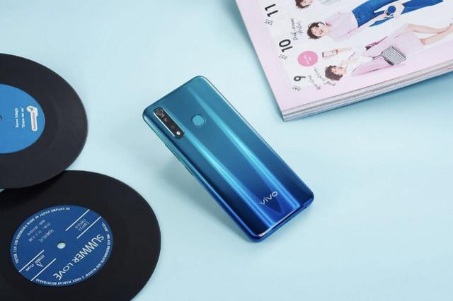 技術(shù)宅爆改vivo Z5x 超大電池成野外求生硬核神器