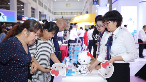 機器人“哪吒”初登場，康力優(yōu)藍優(yōu)家族驚艷世界機器人大會