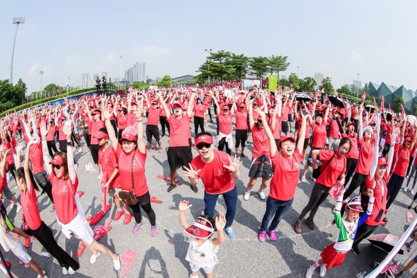 100RUN深圳站燃情開(kāi)跑 與“百年友邦”共同跑出無(wú)限精彩未來(lái)