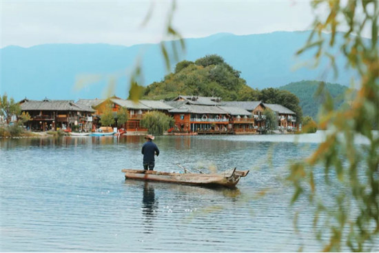 發(fā)呆放空好去處：在靜謐唯美的瀘沽湖畔，擇一處美宿，坐看云卷云舒