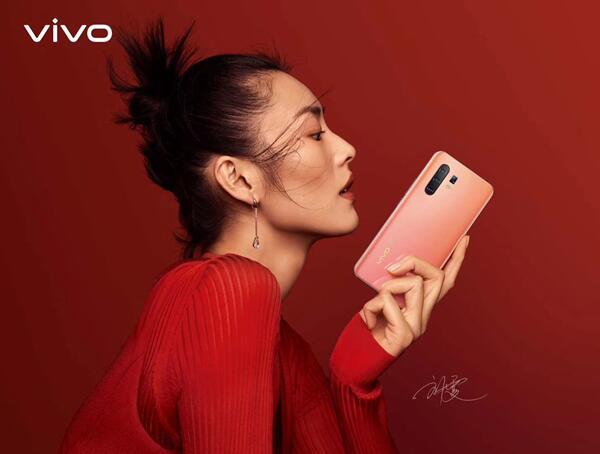 vivo X30 × 劉雯時尚大片首曝光，高級質(zhì)感一躍而出