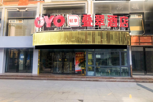 前臺大媽成OYO酒店招牌，服務熱情顧客就認“老姐姐”